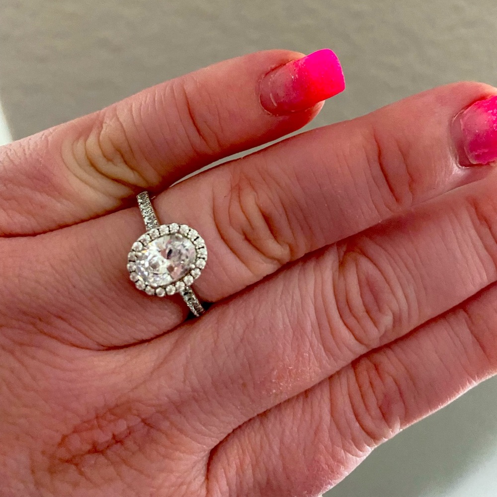 Mod Gents Oval Halo ring